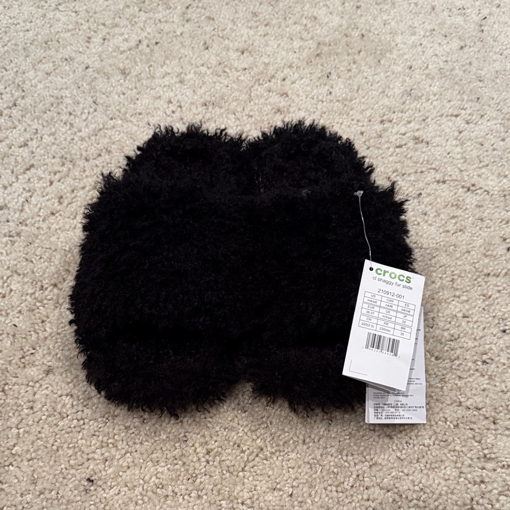 CROCS Black Fuzzy Slippers